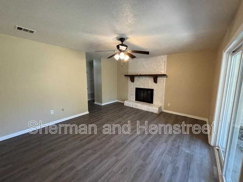 2714 Cranbrook Dr - Photo 3 of 18