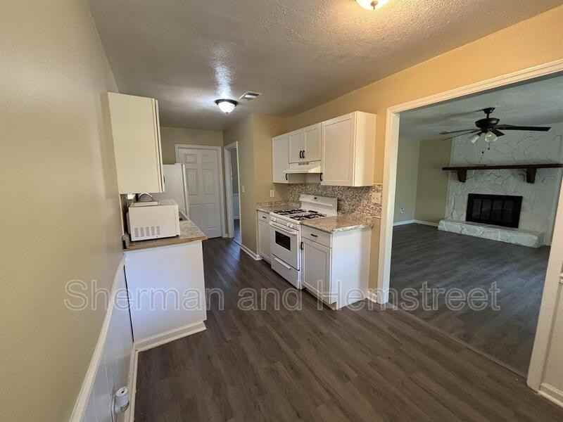 2714 Cranbrook Dr - Photo 4 of 18