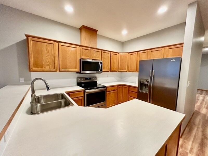 180 W Maberry Dr - Photo 2 of 22