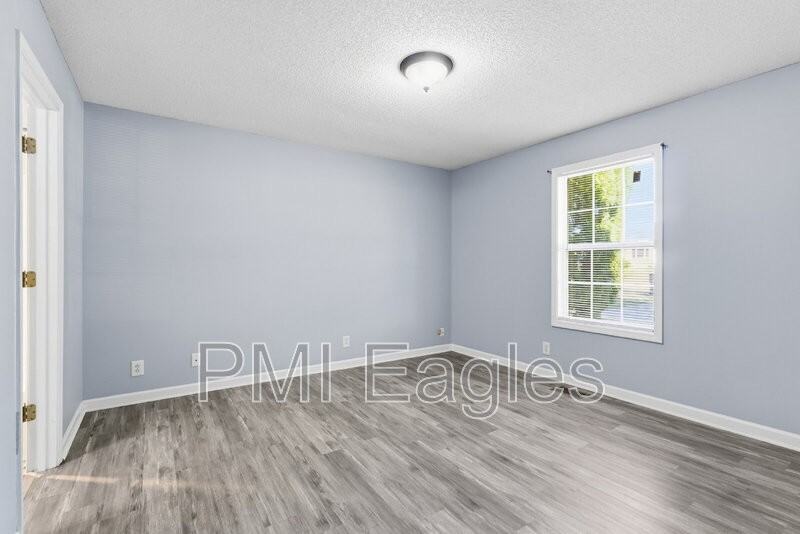 112 Waterford Drive - Photo 4 of 16