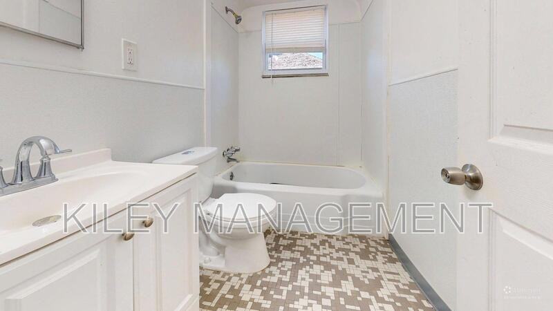 16894 Hubbell St - Photo 3 of 7