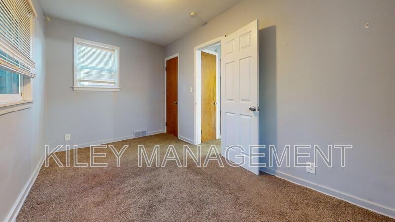 16894 Hubbell St - Photo 5 of 7