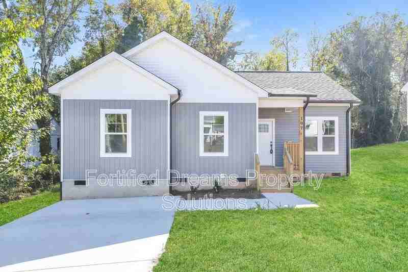 107 Roanoke St - Photo 3 of 13