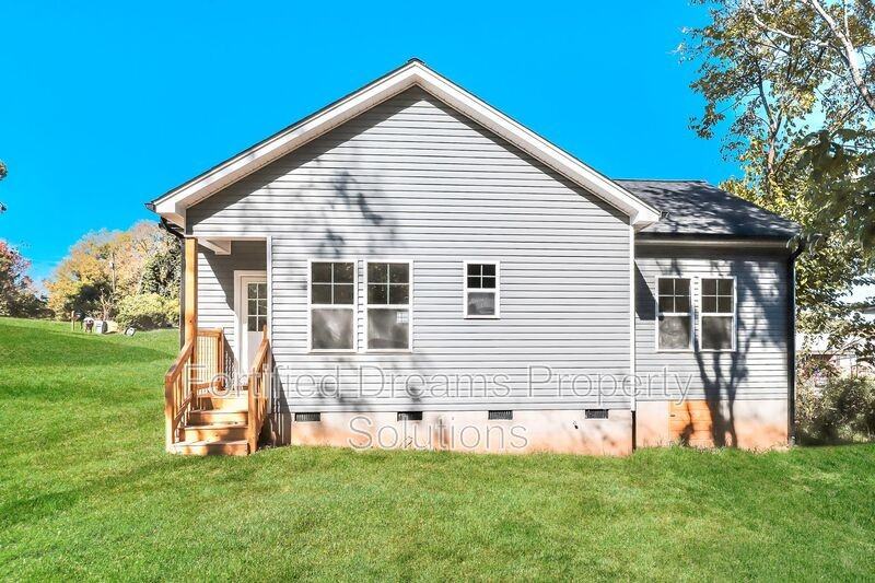 107 Roanoke St - Photo 5 of 13