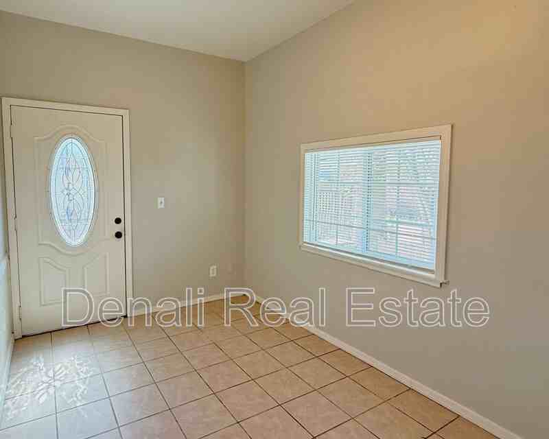 121 N 12th Ave #3 - Photo 5 of 9