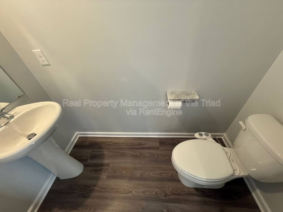 108 Spain Dr - Photo 7 of 10