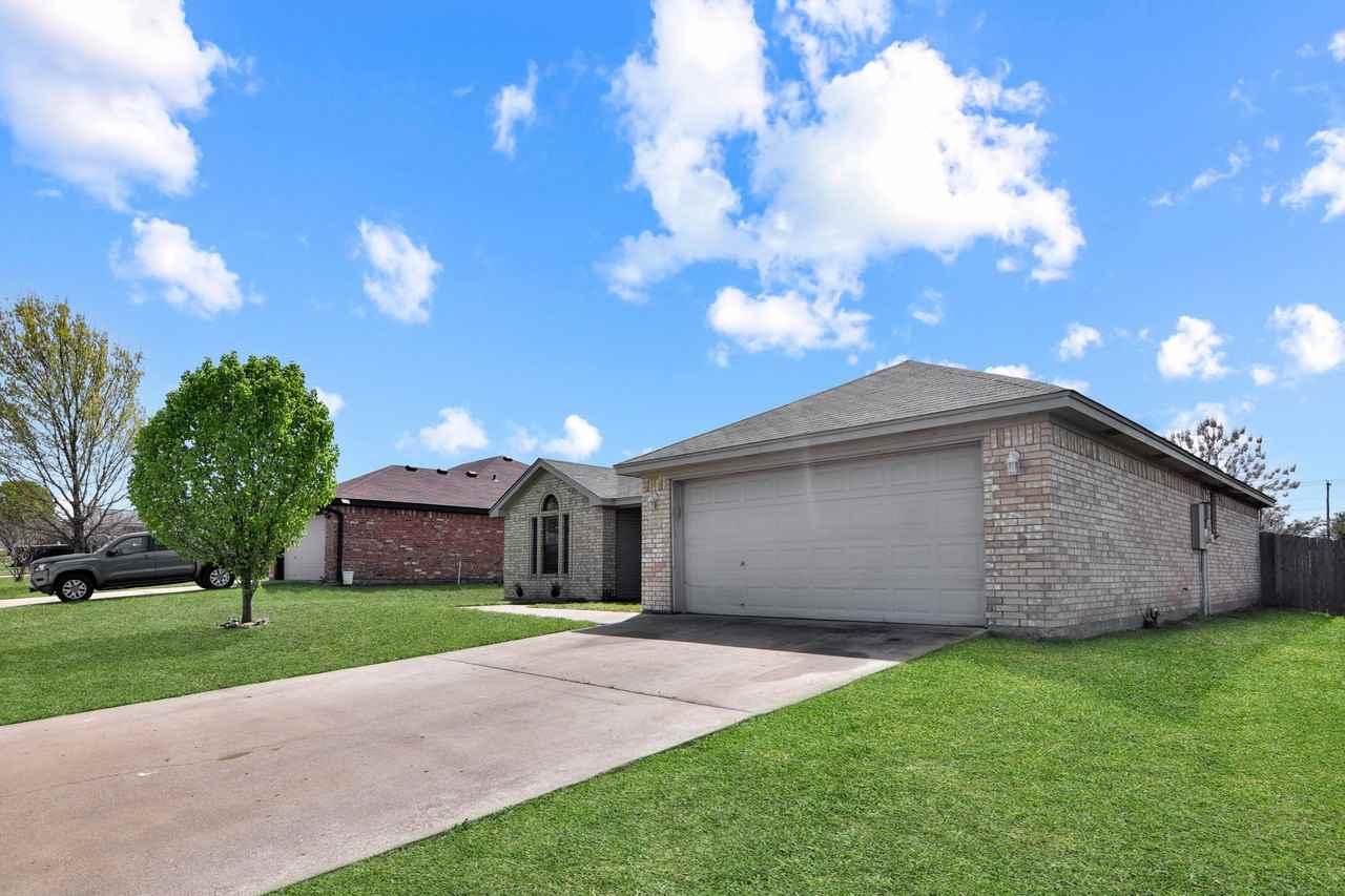 2610 Littlewood Dr - Photo 2 of 20