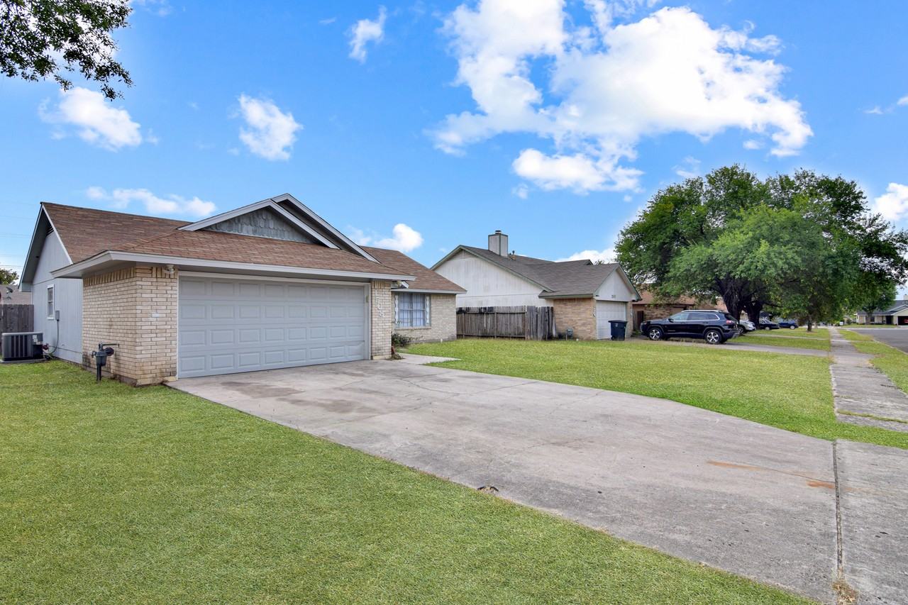 1508 Rose Ave - Photo 2 of 24