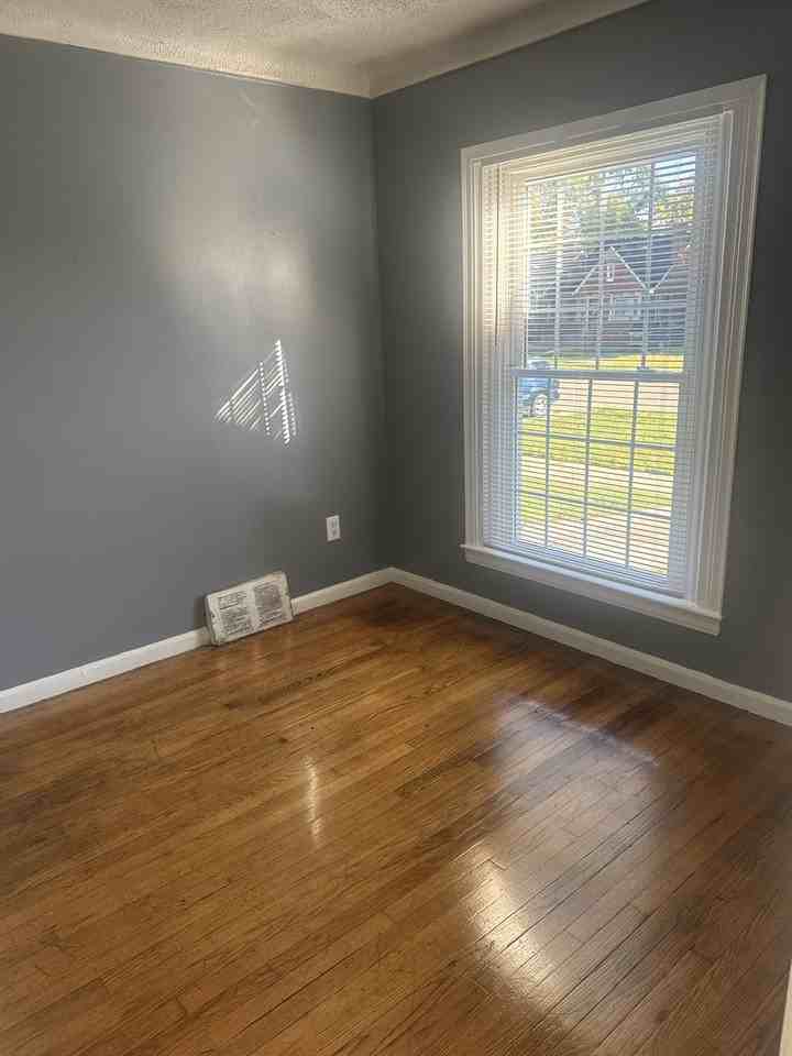 18915 Hamburg Street - Photo 5 of 13