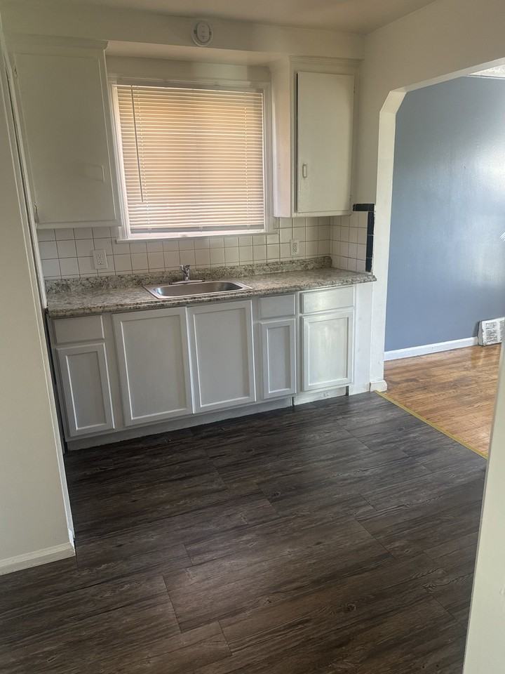 18915 Hamburg Street - Photo 6 of 13