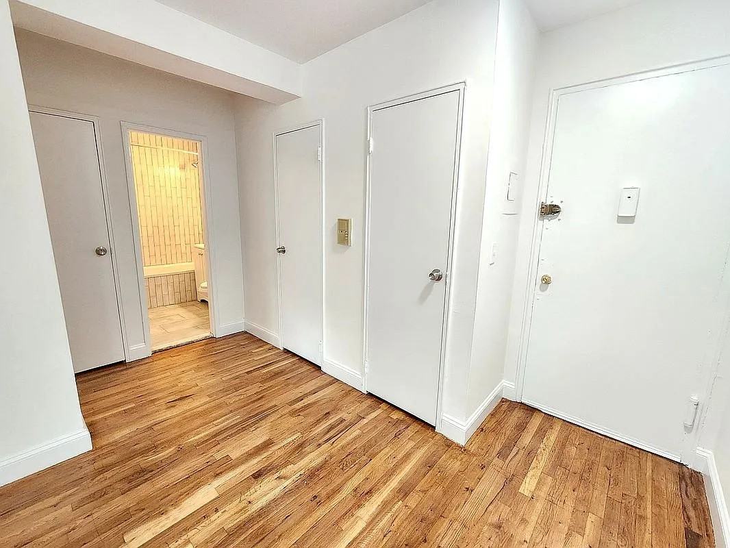 1725 Edison Ave - Photo 3 of 9