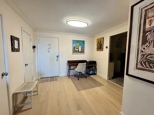 165 W 66Th St - Photo 3 of 9