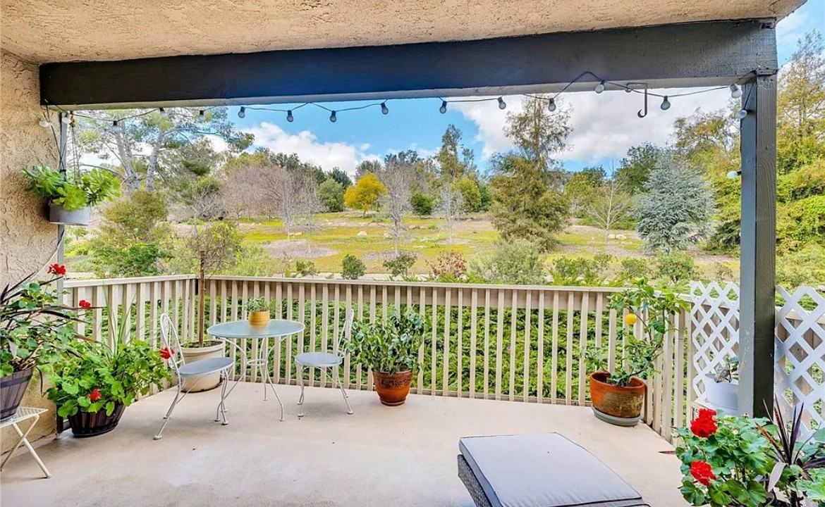 286 Oakleaf Dr - Photo 2 of 11