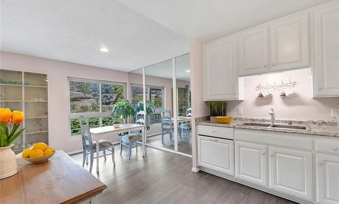 286 Oakleaf Dr - Photo 3 of 11