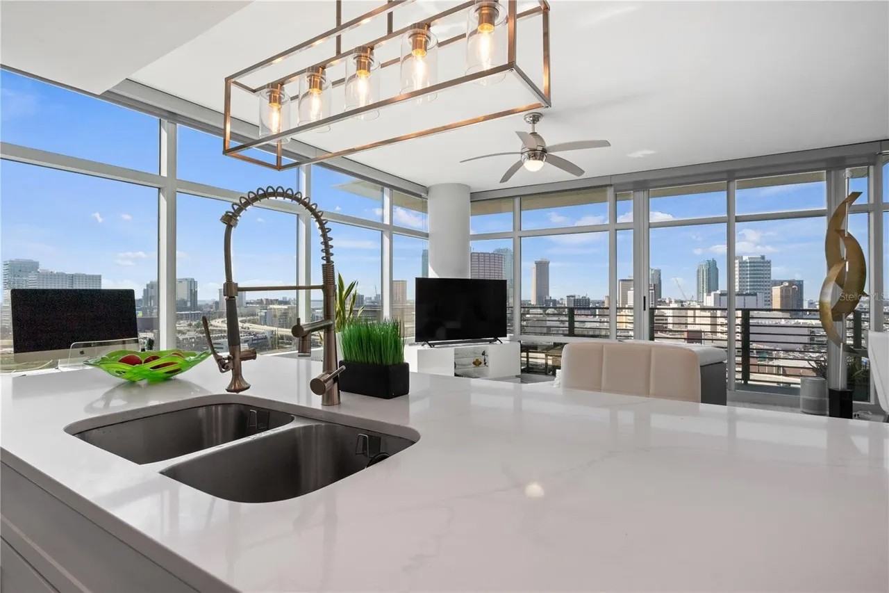 1120 E Kennedy Blvd - Photo 2 of 8