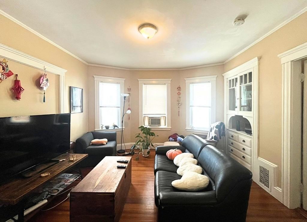 3907 Washington St #B - Photo 3 of 17