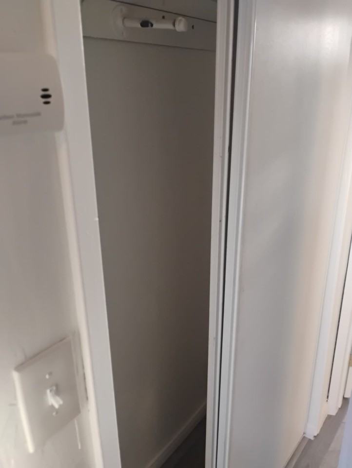 847 W 43rd St #3-8 - Photo 4 of 7