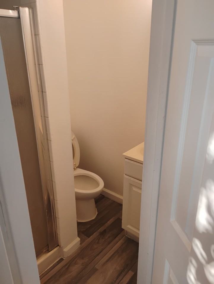 847 W 43rd St #3-8 - Photo 6 of 7