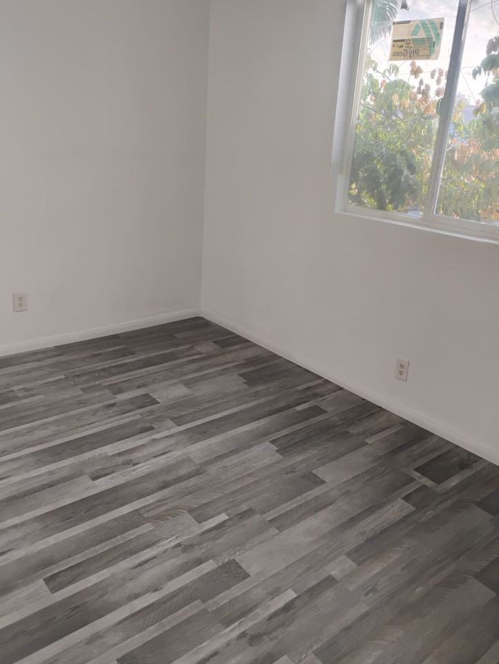 847 W 43rd St #3-8 - Photo 7 of 7