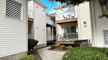 featured image of 18 Potomac Dr