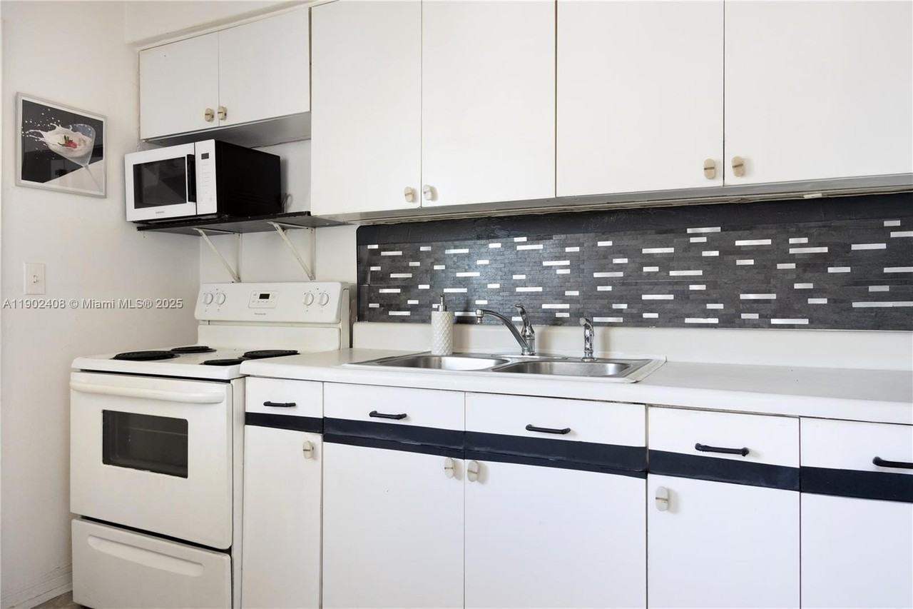 2200 Calais Dr #2 - Photo 7 of 12