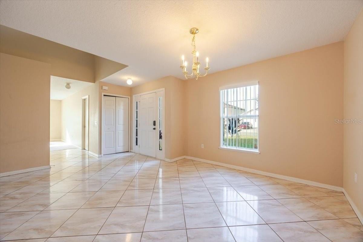 163 Jocelyn Dr - Photo 5 of 30