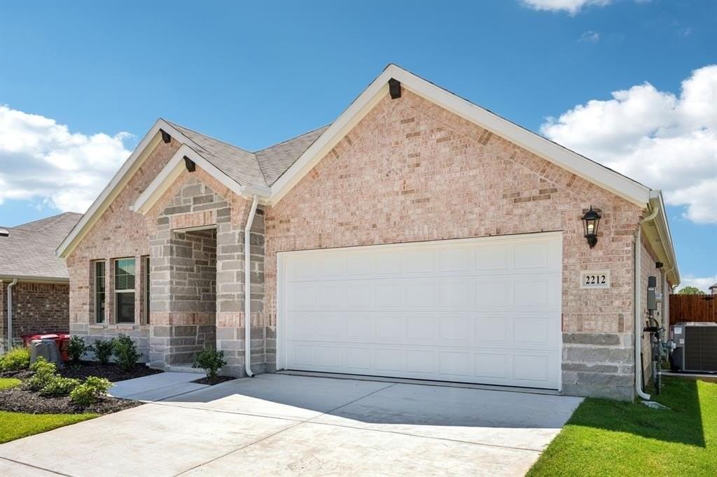 2212 Dunbar Dr - Photo 2 of 35