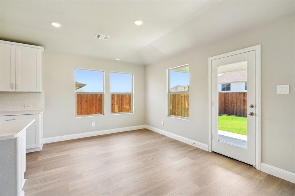 2212 Dunbar Dr - Photo 6 of 35