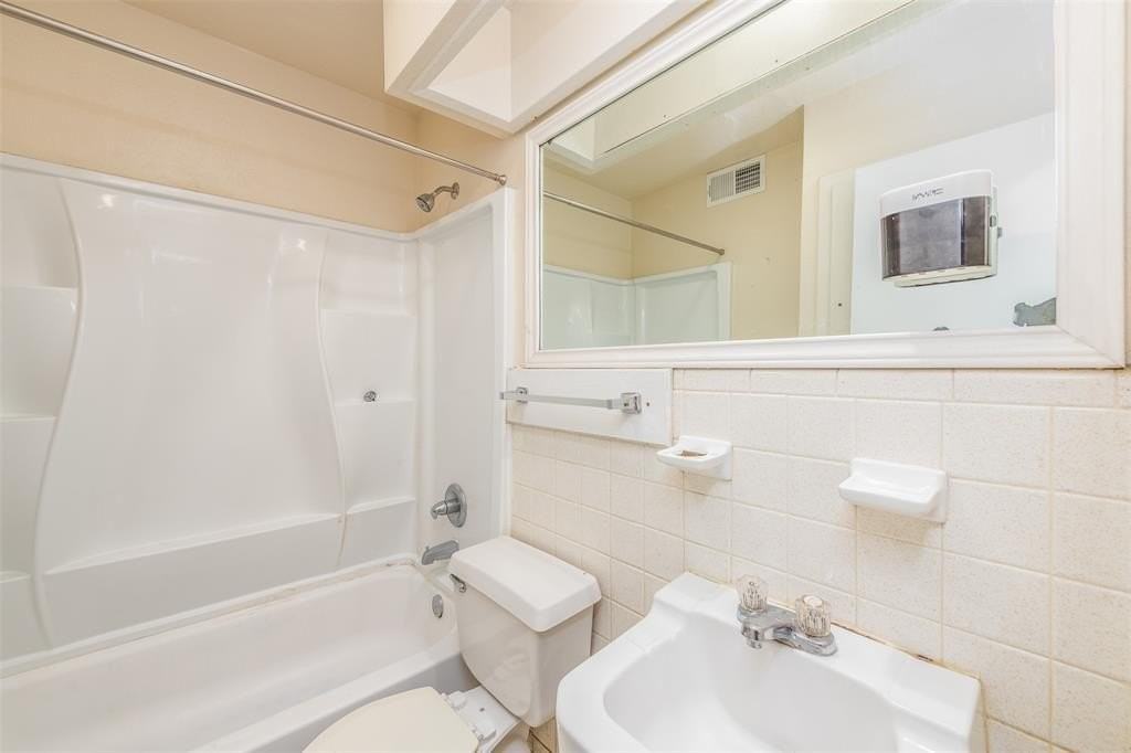 1816 East Tucker Boulevard - Photo 3 of 12