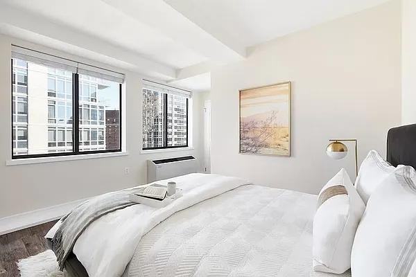 E 91st St #1702 - Photo 2 of 8