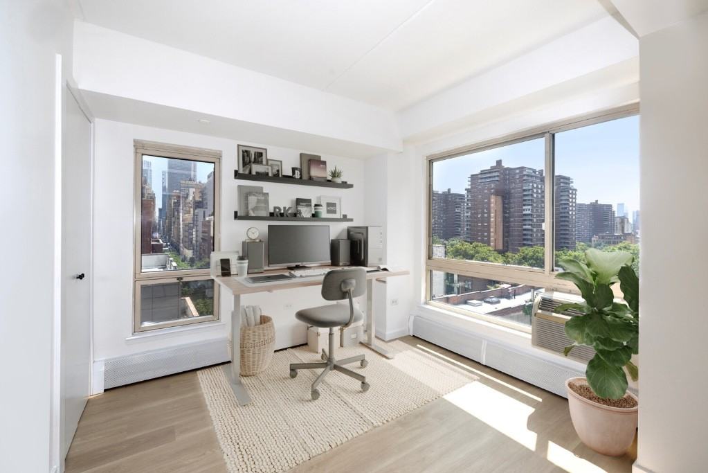 W 30th St #7A - Photo 2 of 5