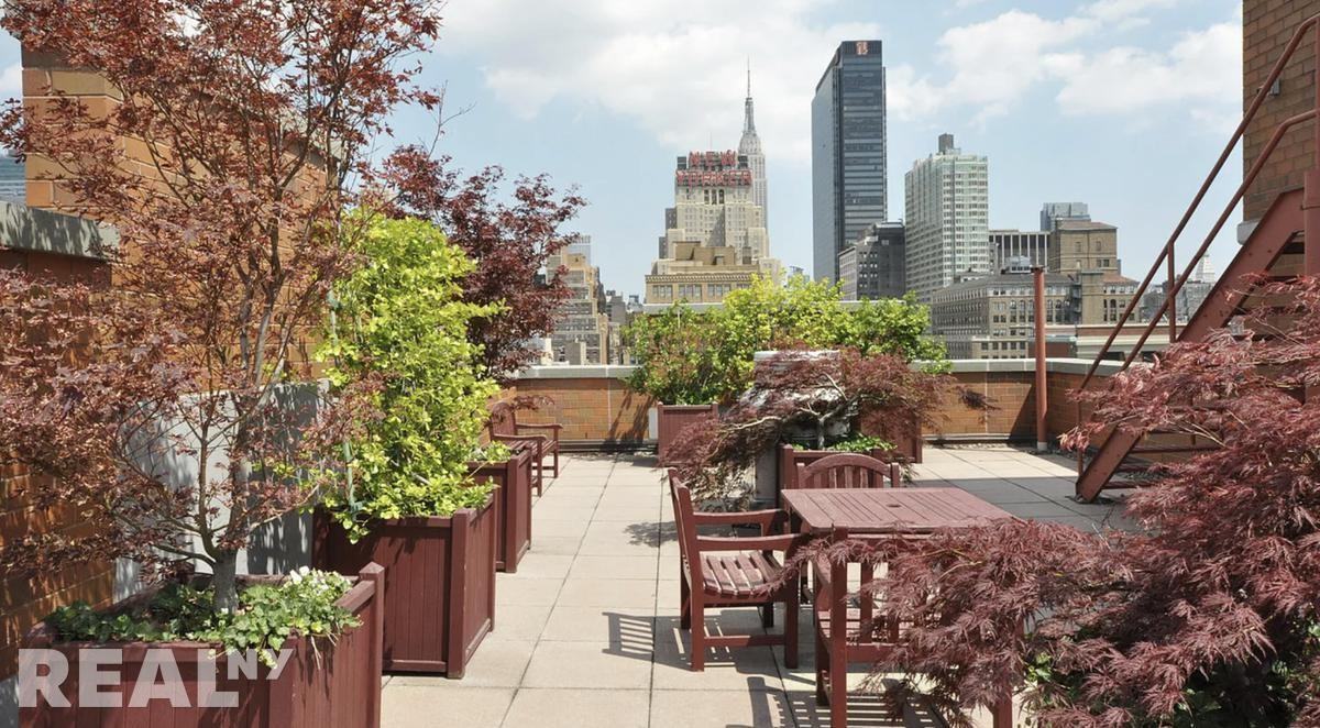 W 35th St #03A - Photo 5 of 6