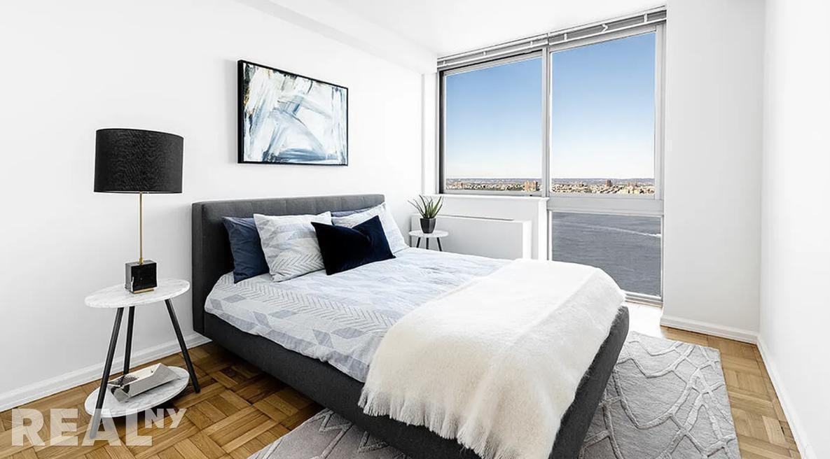 W 37th St #316 - Photo 4 of 4