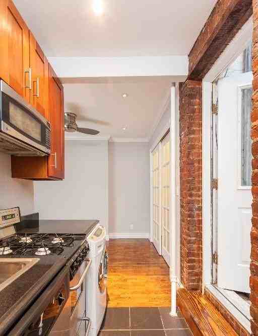 E 13th St #5C - Photo 6 of 9