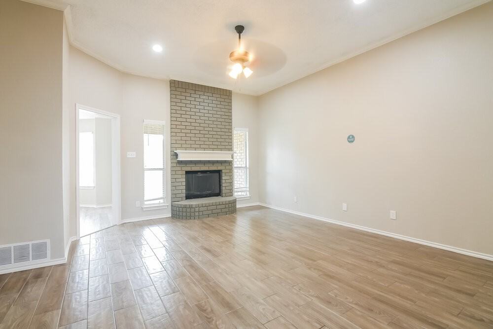 512 Arbor Ln - Photo 3 of 16