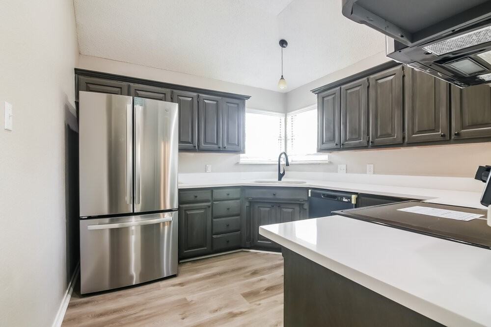 512 Arbor Ln - Photo 7 of 16