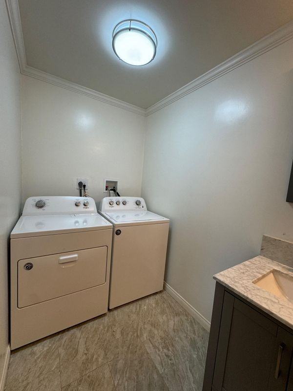 2121 S Camino St ##D - Photo 3 of 15