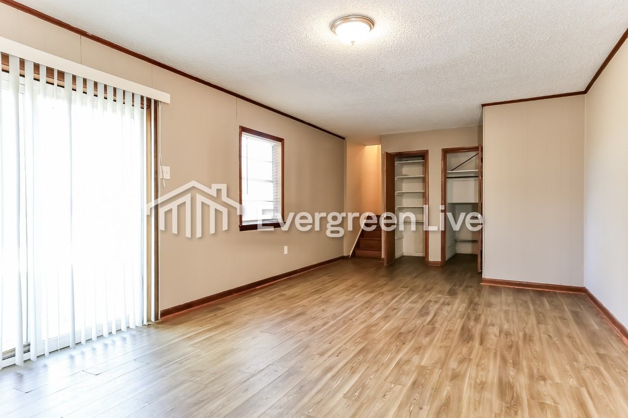 805 W 58th St - Photo 4 of 18