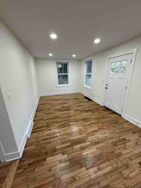 1072 Vineland Rd - Photo 2 of 7