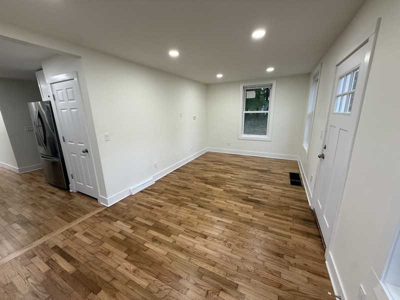 1072 Vineland Rd - Photo 3 of 7