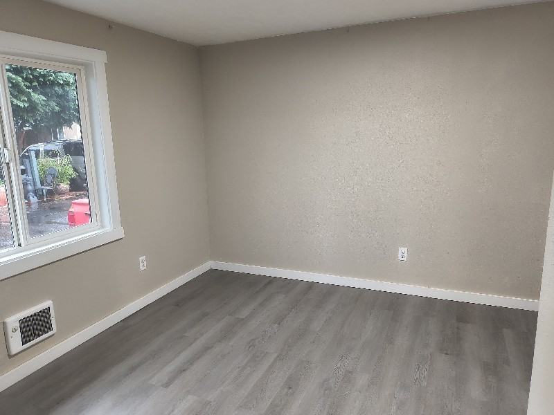 9035 Se Division St #4 - Photo 3 of 8