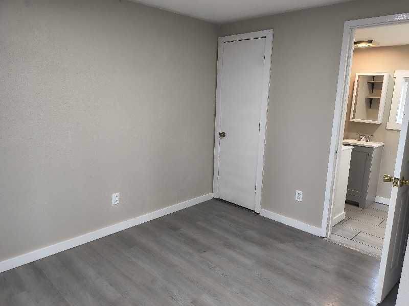 9035 Se Division St #4 - Photo 4 of 8