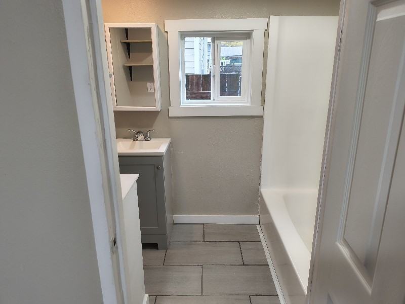 9035 Se Division St #4 - Photo 5 of 8