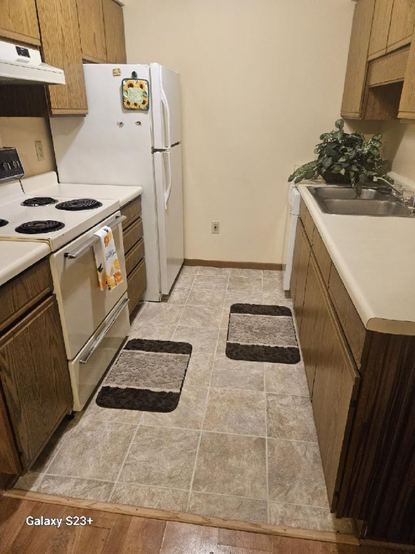 S70W14965 Cornell Cir #8 - Photo 3 of 15