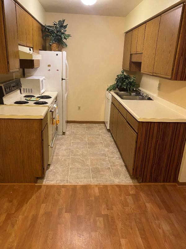 S70W14965 Cornell Cir #8 - Photo 4 of 15