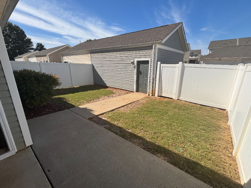 411 Promenade Dr Sw - Photo 3 of 10