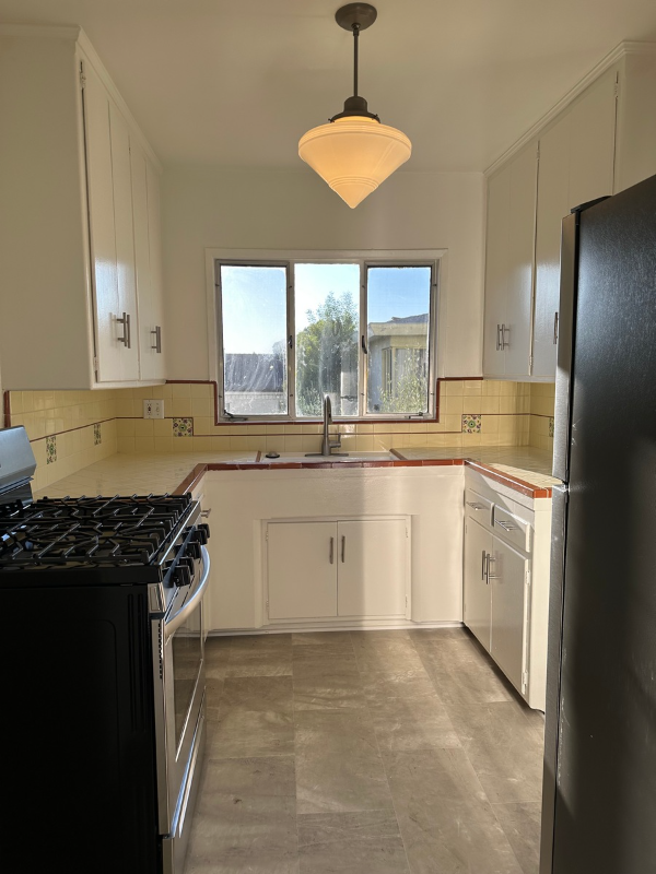 4700 Los Feliz Boulevard #12 - Photo 4 of 13