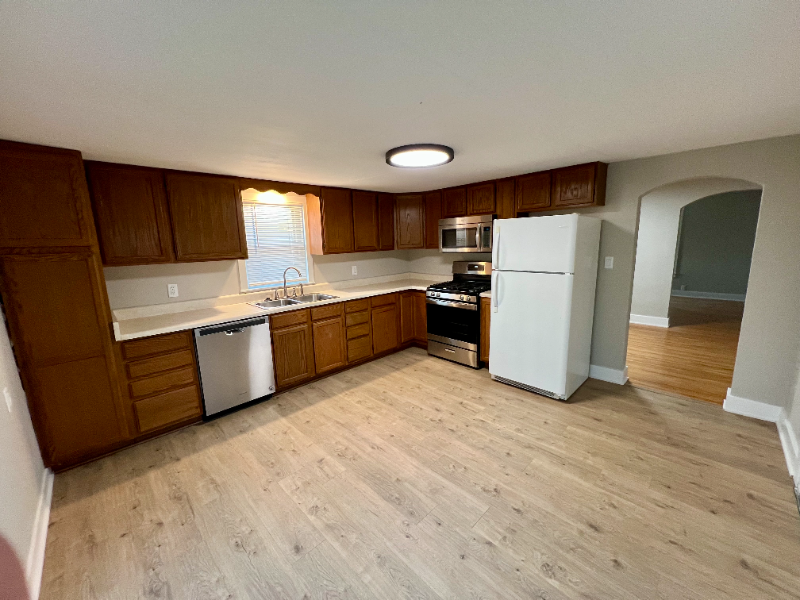 520 11th Ave - Photo 3 of 15