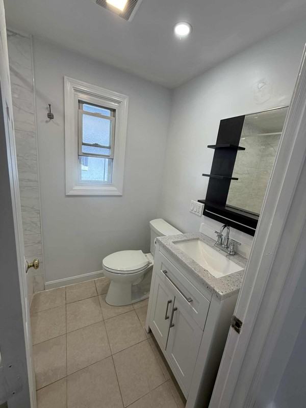 994 Washington St - Photo 3 of 8