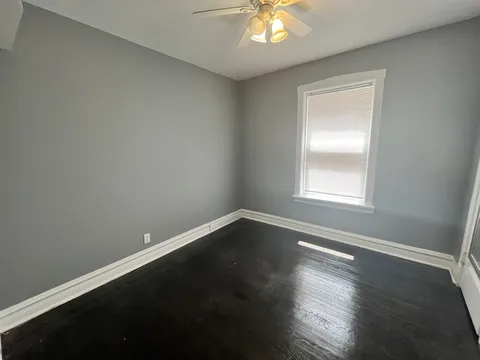 7924 South May Street #1 - Photo 4 of 8